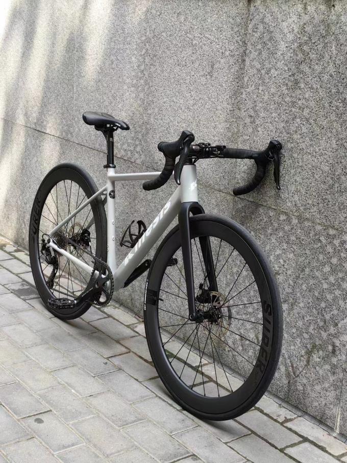 700x32c Bicicleta de carreras de carretera ligera Cuadro de disco de aleación de aluminio Bicicleta de carretera 12