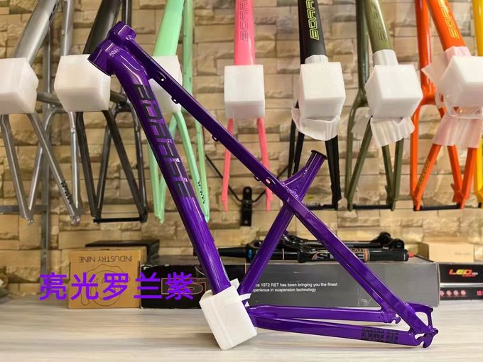 Marco de aluminio de 17 pulgadas Cable interno / externo de enrutamiento para el rendimiento Marco de bicicleta femenino 7